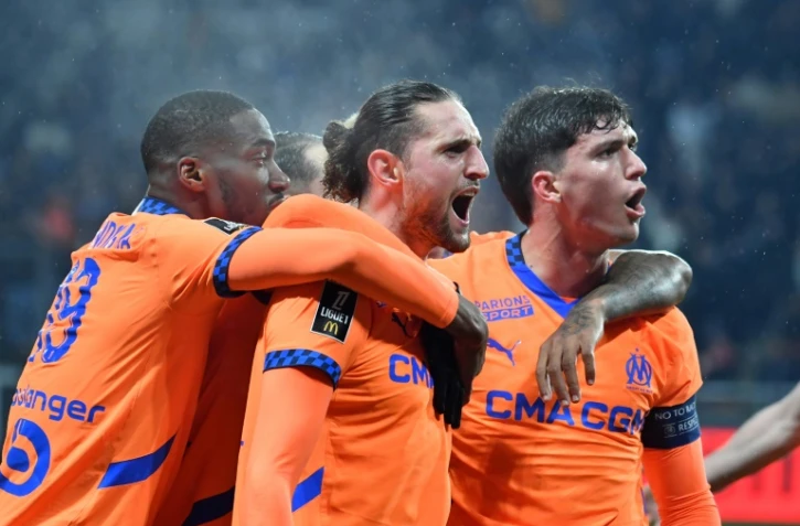 Le milien international de l'OM Adrien Rabiot (centre), buteur sur la pelouse d'Angers, le 9 février 2025, lors de la 21e journée de Ligue 1 