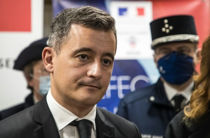 Gérald Darmanin à la rencontre de policiers le 31 décembre 2020 à Nanterre