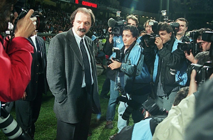 Le Portugais Artur Jorge, alors entraîneur du PSG, avant un match contre Lyon, le 16 octobre 1998 à Gerland