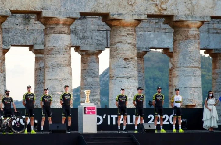 L'équipe australienne Mitchelton, lors de la cérémonie d'ouverture du Giro, le 1 octobre 2020 à Palerme en Sicile
