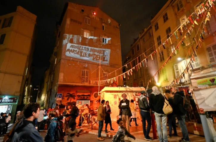 Rassemblement rue d'Aubagne Ă Marseille le 4 novembre 2019 en hommage aux personnes mortes dans l'effondrement de deux immeubles un an plus tĂ´t