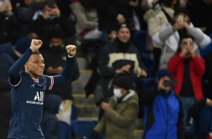 La joie de l'attaquant du Paris Saint-Germain Kylian Mbappé, après son doublé contre Saint-Etienne, lors de la 26e journée de Ligue 1, le 26 février 2022 au Parc des Princes