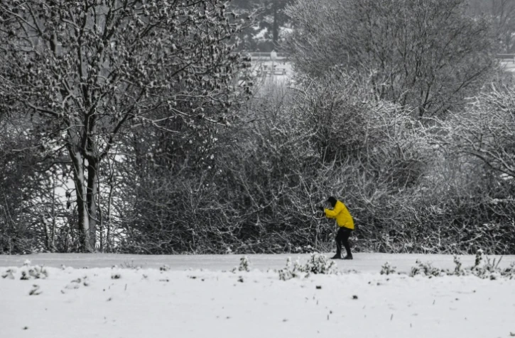 Un homme se déplace à ski, le 23 janvier 2019 à Souchez, dans le Pas-de-Calais