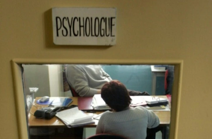 "Ces fantasmes, ça me pourrit la vie. Je veux pas finir comme un pervers". Longtemps seul face à ses pulsions envers les enfants, Bastien est désormais suivi. Mais la prise en charge thérapeutique des pédophiles reste balbutiante face aux réticences de la société