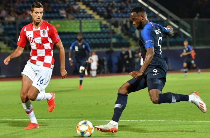 L'attaquant des Bleuets Moussa Dembélé (d) buteur lors du match face à la Croatie lors de l'Euro le 21 juin 2019