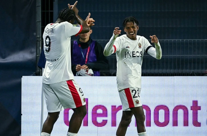 Hicham Boudaoui (d) marque le but de la victoire niçoise à Clermont, le 27 octobre 2023