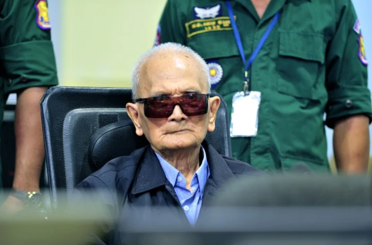 Photo fournie par le tribunal montrant l'idéologue du régime, Nuon Chea, 92 ans, devant la cour à Phnom Penh, le 16 novembre 2018