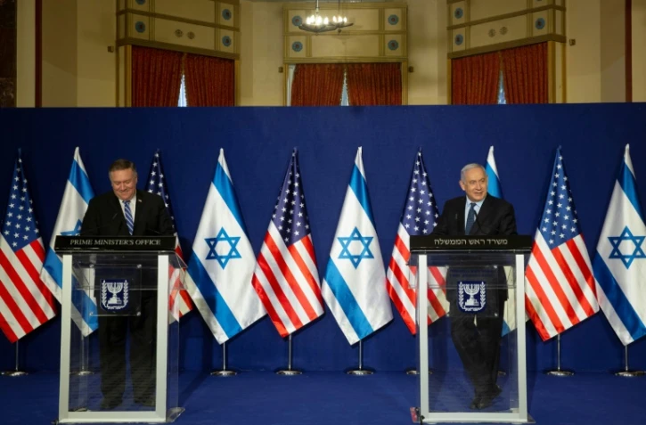 Le secrétaire d'Etat américain Mike Pompeo (G) et le Premier ministre israélien Benjamin Netanyahu (D) lors d'une conférence de presse le 18 novembre 2020 à Jérusalem