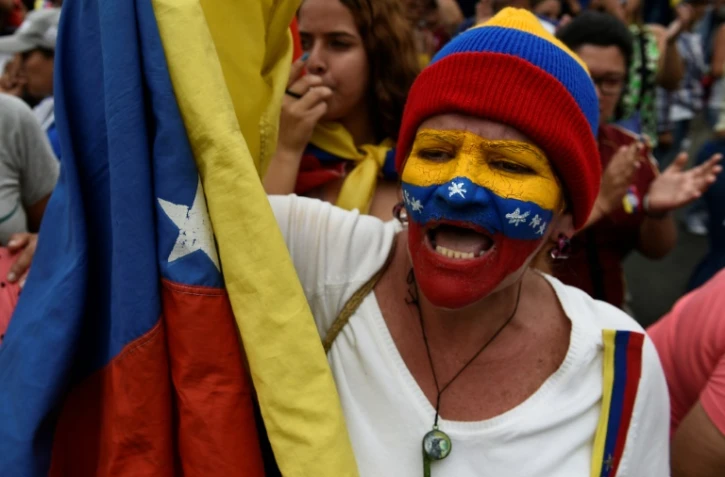 Une manifestante pro-Guaido lors d'un meeting à Los Teques, au Venezuela, le 30 mars 2019