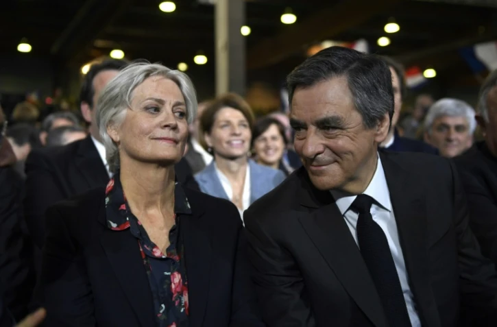 François Fillon (d) et son épouse Penelope Fillon, le 29 janvier 2017 à Paris