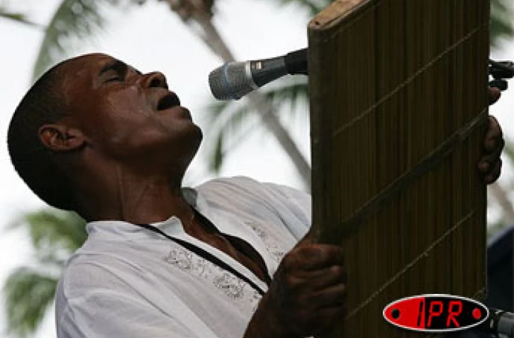 Dimanche 6 août 2006 -

Ti Fred a allumé le feu du maloya au Massalé