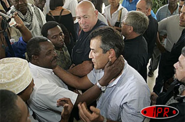 Mardi 27 septembre 2005 -

Ibrahim  Dindar, vice-président UCL du conseil général, a été pris à partie par les manifestants lui reprochant ses propos qu'ils jugent racistes