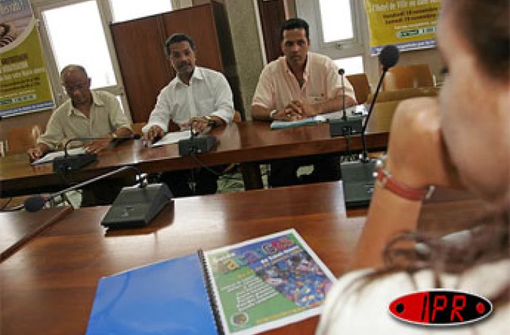 Vendredi 9 décembre 2005 -
Lors de la présentation du dispositif vacances 2006 à Saint-Denis