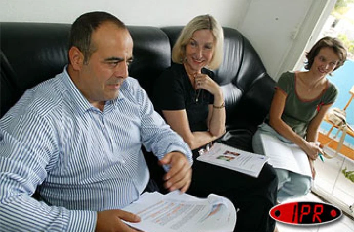 Mercredi 30 novembre 2005
Selon une enquête présentée par les associations de lutte contre le SIDA, un séropositif sur deux est victime de discrimination à La Réunion