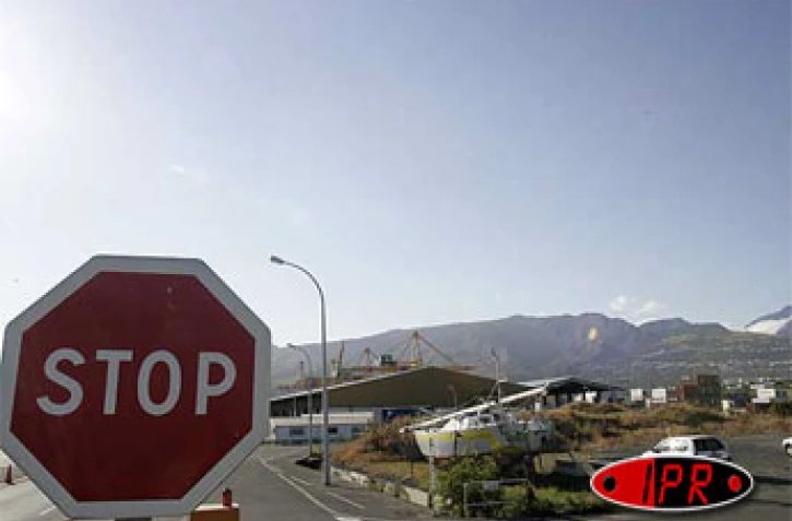 Vendredi 26 août 2005 -

Nouvelle journée du grève et de paralysie pour le port Est