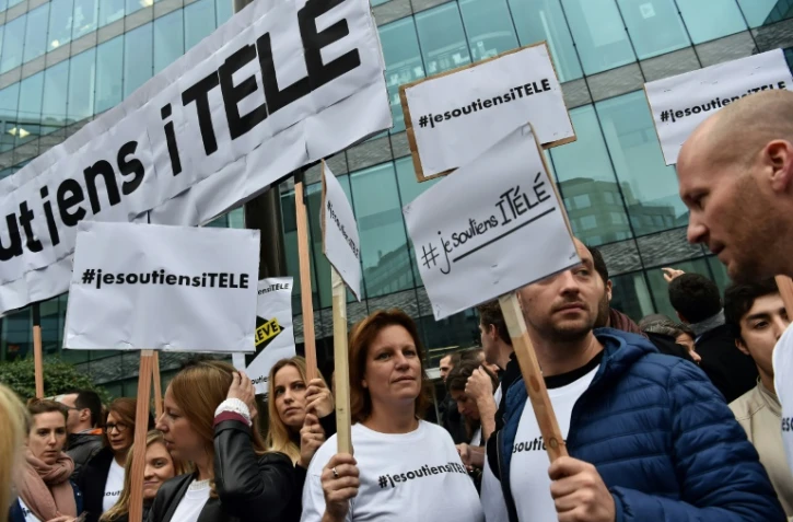 Rassemblement devant le siège d'iTELE, le 25 octobre 2016 à Boulogne-Billancourt, près de Paris