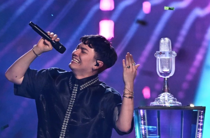 Le chanteur autrichien JJ lors de la finale de l'Eurovision à Bâle le 18 mai 2025