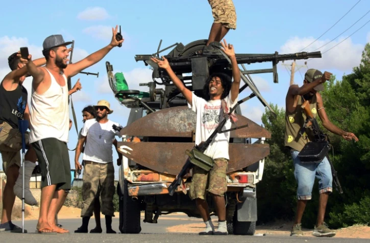 Photo de membres de milices libyennes impliquées dans les récents combats survenus en banlieue sud de la capitale Tripoli, le 25 septembre 2018