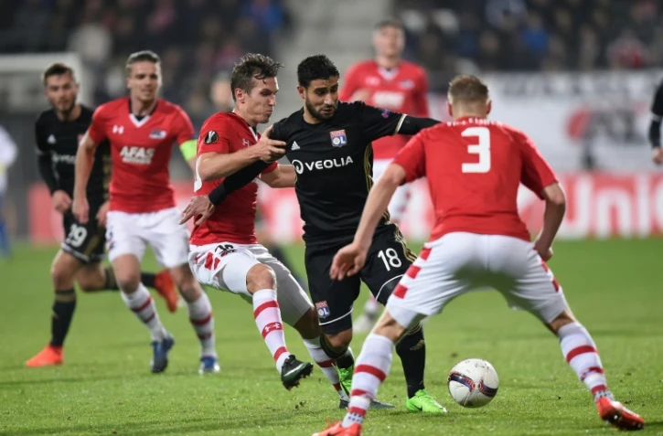 Le milieu de Lyon Nabil Fekir (c) face aux Néerlandais de l'AZ en Europa League, le 16 février 2017 à Alkmaar