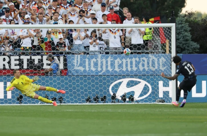 Sixième tireur du Paraguay lors de la séance de tirs au but, Jose Canale trompe le gardien allemand Manuel Neuer et envoie les Sud-Américains en huitième de finale de la Coupe du monde le 29 juin 20226 à Foxborough 