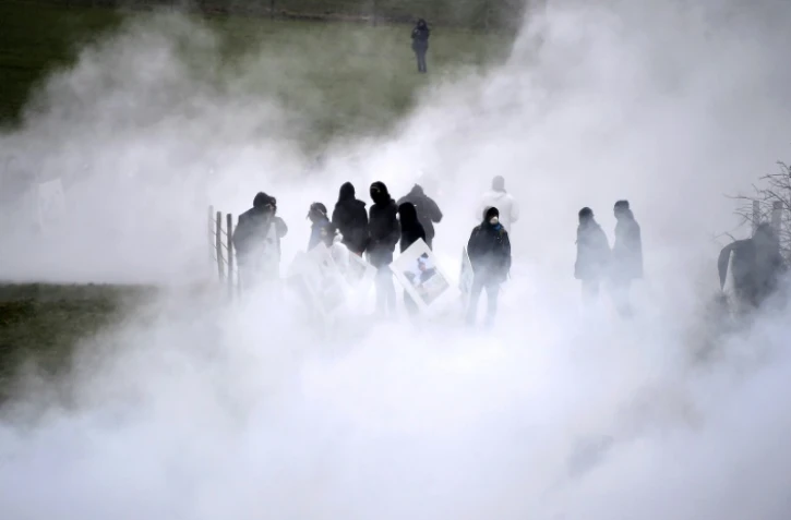 Heurts entre opposants au projet d'enfouissement des déchets nucléaires de Bure et forces de l'ordre, le 3 mars 2018 à Mandres-en-Barrois

