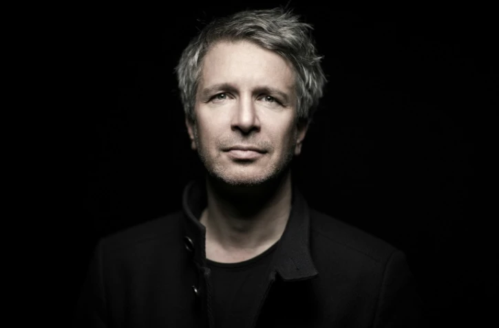 L'écrivain Eric Vuillard lors d'une séance photo à l'AFP à Paris, le 4 novembre 2017