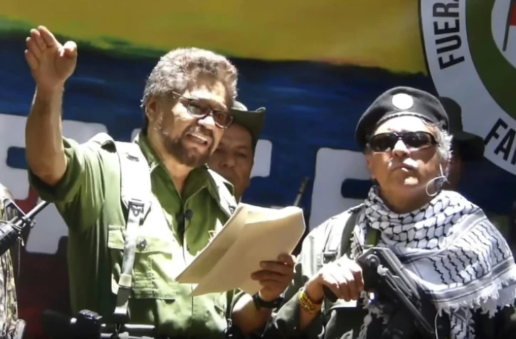 Ivan Marquez (g) et Jesus Santrich apparaissant dans une vidéo tournée dans la jungle du sud-est de la Colombie diffusée le 29 août 2019