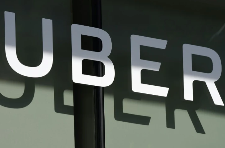 La Cour de cassation a rejeté mercredi le pourvoi formulé par Uber et validé la requalification en contrat de travail du lien entre la plateforme et un de ses anciens chauffeurs VTC, une première en France.