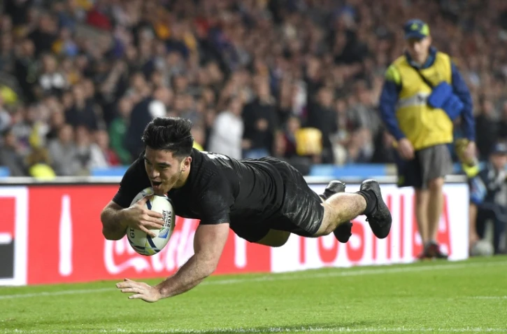 L'ailier néo-zélandais Nehe Milner-Skudder inscrit un essai face à l'Australie en finale du Mondial, le 31 octobre 2015 à Twickenham