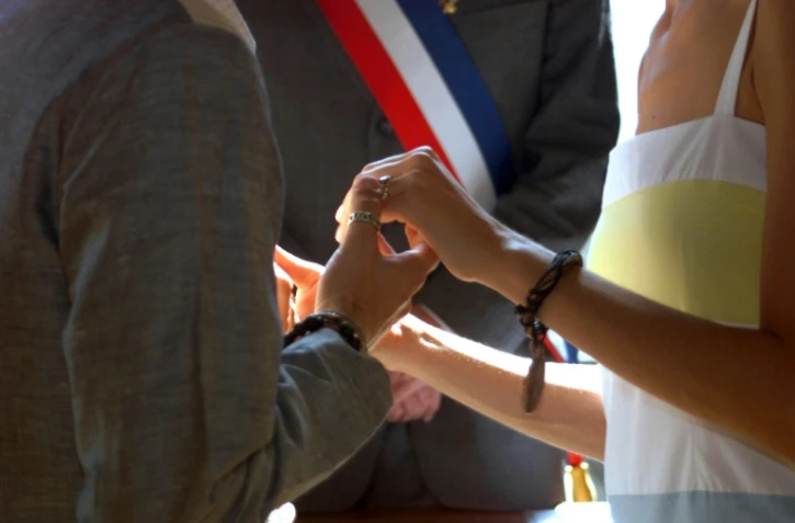  A compter de mercredi, c'est en mairie et non plus au tribunal d'instance que les pactes civils de solidarité (PACS) doivent être enregistrés, modifiés ou dissous