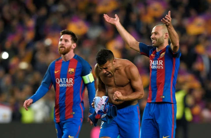 La joie et le soulagement des Barcelonais Lionel Messi, Rafinha et Javier Mascherano à la fin du 8e de finale retour face au PSG, le 8 mars 2017 au Camp Nou