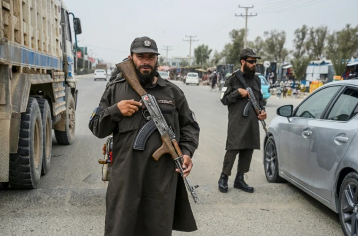 Des gardes talibans à un checkpoint de Kandahar, en Afghanistan, le 3 mars 2026