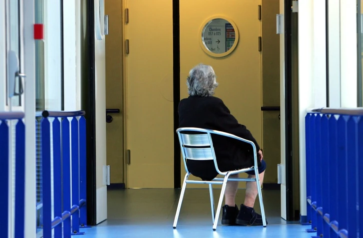 Les laboratoires pharmaceutiques sont pour le moment démunis face à Alzheimer: depuis 16 ans, aucun nouveau médicament contre cette maladie neurodégénérative n'est arrivé sur le marché, faute de certitudes sur son mécanisme