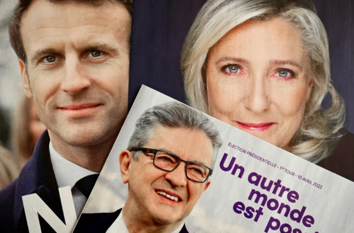 Emmanuel Macron (LREM), Marine Le Pen (RN) et Jean-Luc Mélenchon (LFI), le trio en tête des sondages pour l'élection présidentielle du 10 avril 2022