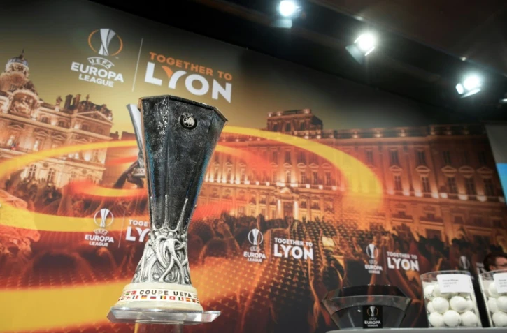 Le trophée de l'Europa League exposé au siège de l'UEFA à Nyon, en Suisse, le 11 décembre 2017