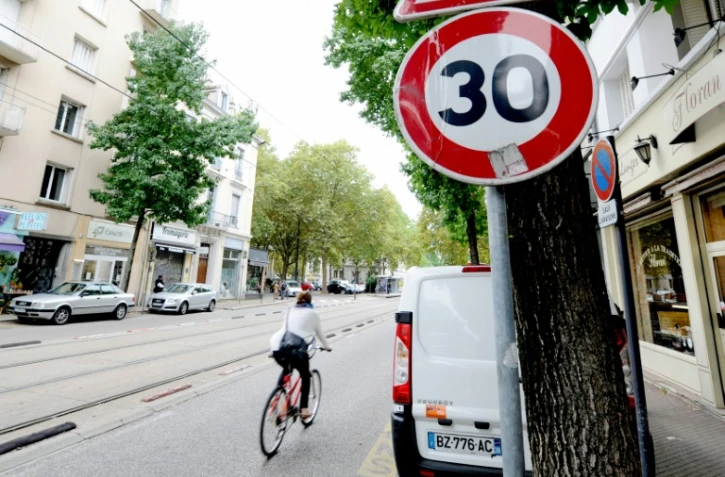 Un cycliste Ă Grenoble, en France, le 15 septembre 2015
