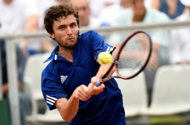 Gille Simon apporte le 2e point Ă la France en battant le Canadien Vasek Pospisil au 1er tour de la Coupe Davis, le 4 mars 2016 Ă Baie-Mahault en Guadeloupe