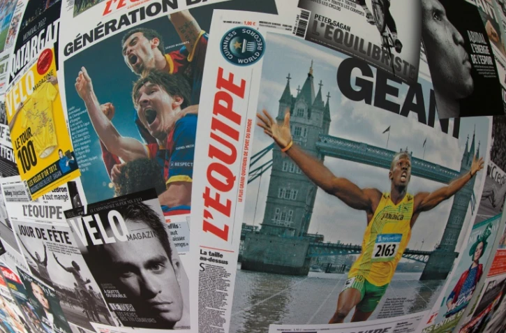 Plusieurs "Unes" du quotidien l'Equipe, photographiées le 9 juin 2015 à Boulogne