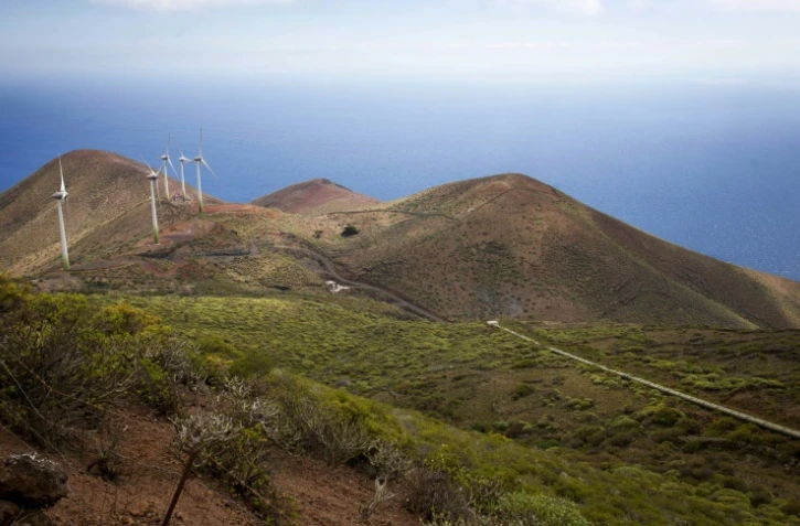 Les éoliennes de la centrale hydro-éolienne Gorona del Viento, sur k'île espagnole d'El Hierro aux Canaries, le 14 mars 2016 