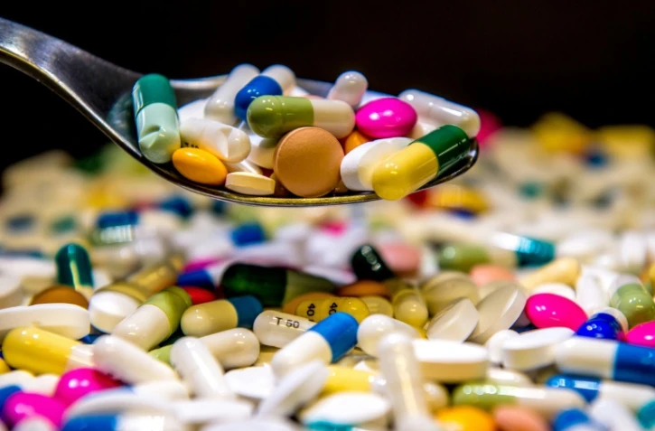 Les Français consomment toujours trop de ces médicaments, malgré des années de sensibilisation, au risque de rendre certaines bactéries résistantes, souligne l'OCDE dans son Panorama de la santé 2017