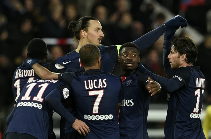 Ses coéquipiers de Paris Saint-Germain célebrent l'attaquant suédois Zlatan Ibrahimovic après un but pendant le match de Ligue 1 contre Angers, le 23 janvier au Parc des Princes