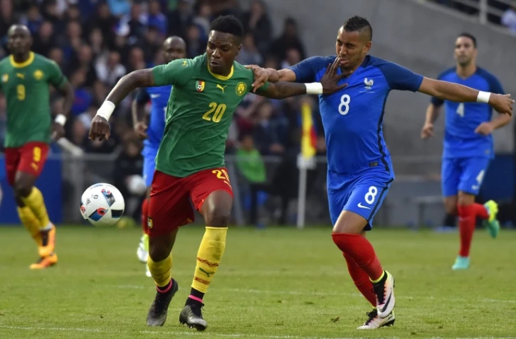Le Français Dimitri Payet (à droite) face au Camerounais Georges Mandjeck, le 30 mai 2016 à Nantes