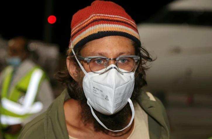 Le journaliste américain Danny Fenster à l'aéroport de Doha après sa libération d'une prison en Birmanie où il a été détenu pendant six mois, le 15 novembre 2021