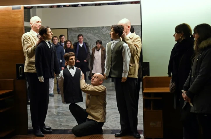 Des marionnettistes dans la villa Cavrois à Croix (Nord), le 10 février 2017