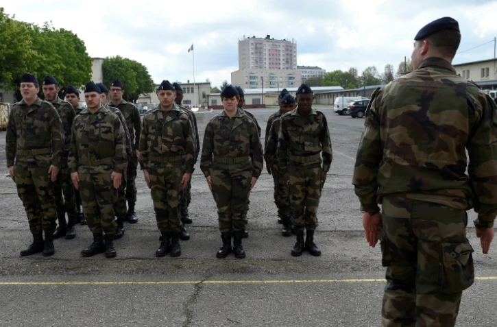 Les recrues du Service militaire volontaire lors d'un exercice le 27 avril 2016 à Montigny-lès-Metz
