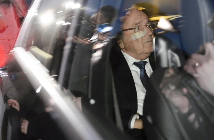 Joseph Blatter, président suspendu de la FIFA, à sa sortie du siège de l'instance après son autition, le 17 décembre 2015 à Zurich