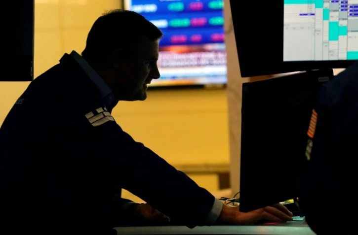 Les marchés européens ont fini dans le rouge lundi aprÚs des indicateurs chinois peu favorables à la dynamique de la reprise mondiale