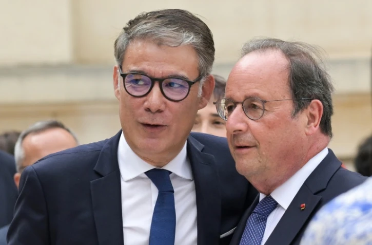 Alors que le patron du PS Olivier Faure (gauche) a défendu mardi la motion de censure contre le gouvernement Barnier, il est de plus en plus contesté au sein du PS, où l'ex-président François Hollande a lancé l'offensive en réclamant son remplacement à la tête du parti