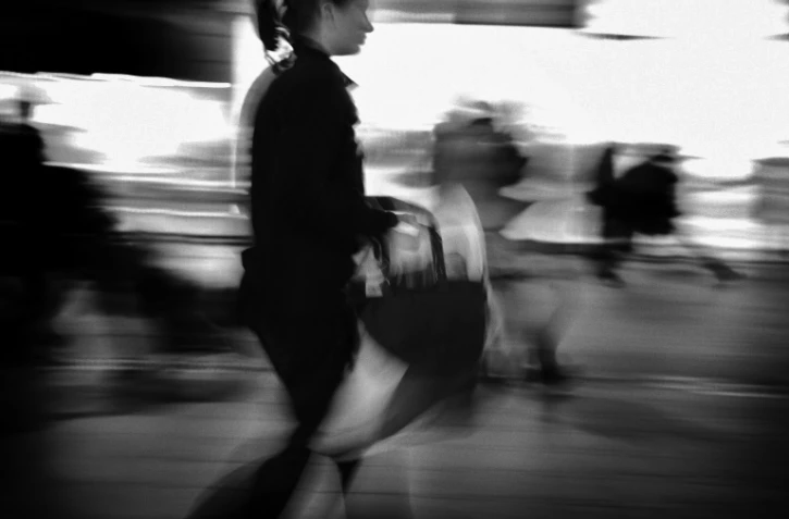 Une enquête a été ouverte après la plainte de la jeune femme ayant dénoncé, vidéo à l'appui, son agression à Paris par un homme qui l'a frappée au visage en pleine rue lorsqu'elle a répondu après des remarques obscènes.