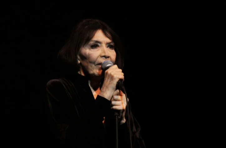 La chanteuse française Juliette Gréco sur scène au 39e festival du Printemps de Bourges, le 24 avril 2015